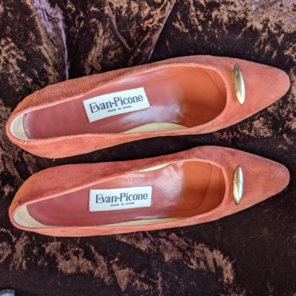Vintage 1980s Designer Evan-Picone Suede 2-1/4" Heels Pumps, Pewter Accent 7.5 - Picture 2 of 16